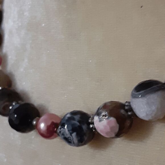 Natural beads pink faux pearl necklace toggle clasp 16" - Picture 2 of 3